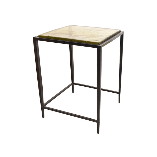 MESA LATERAL CON TOPE DE VIDRIO AMARILLO Y BASE EN METAL