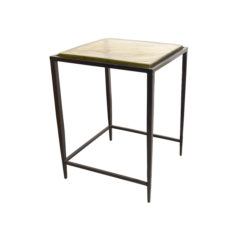 MESA LATERAL CON TOPE DE VIDRIO AMARILLO Y BASE EN METAL