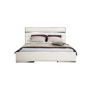 CAMA KING EN PU BLANCO Y ACERO PLATEADO CEPILLADO