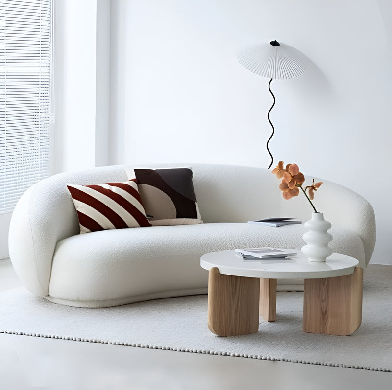 SOFA ESTACIONARIO DE TRES ASIENTOS EN TELA BLANCA
