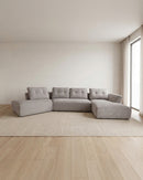 SOFA SECCIONAL ESTACIONARIO EN TELA MARRON