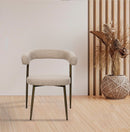 SILLA DE COMEDOR EN TELA BEIGE Y PATAS DORADAS