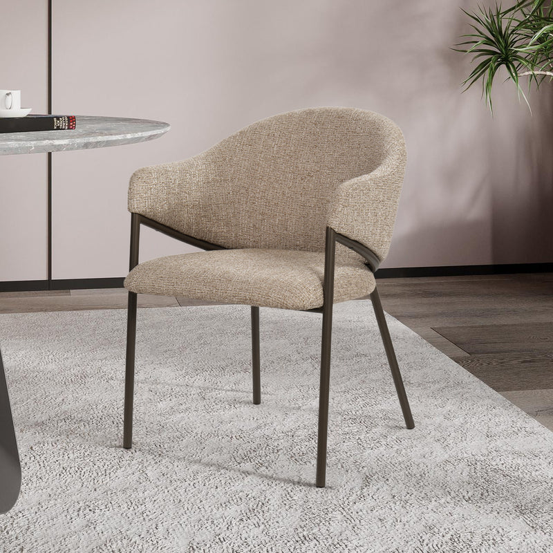 SILLA DE COMEDOR EN TELA MARRON Y PATAS EN METAL LATON