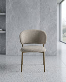 SILLA EN TELA TEXTURIZADA MARRON Y PATAS EN METAL LATON