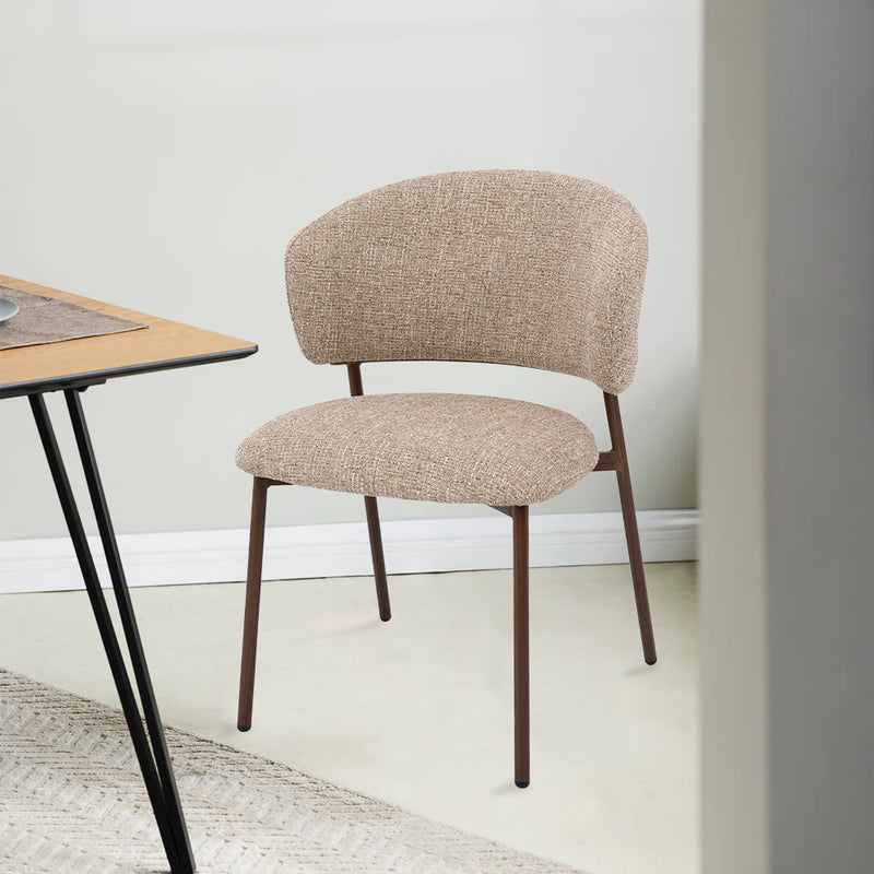 SILLA DE COMEDOR EN TELA MARRON Y PATAS ACABADO DE MADERA