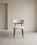 SILLA EN TELA BLANCA Y PATAS EN METAL ESTILO MADERA
