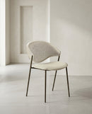 SILLA DE COMEDOR EN TELA BEIGE Y PATAS LATON