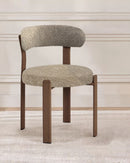 SILLA DE COMEDOR EN TELA MARRON Y PATAS ESTILO MADERA