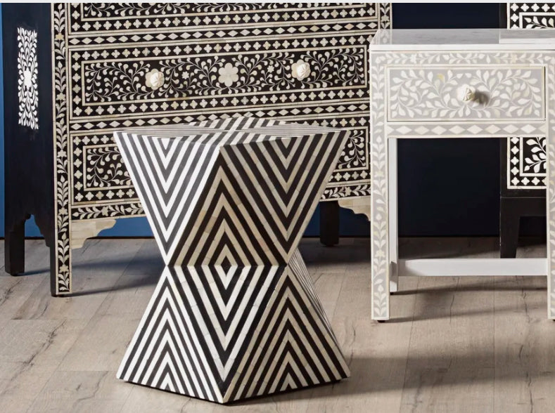 MESA LATERAL CON PATRON DE RAYAS