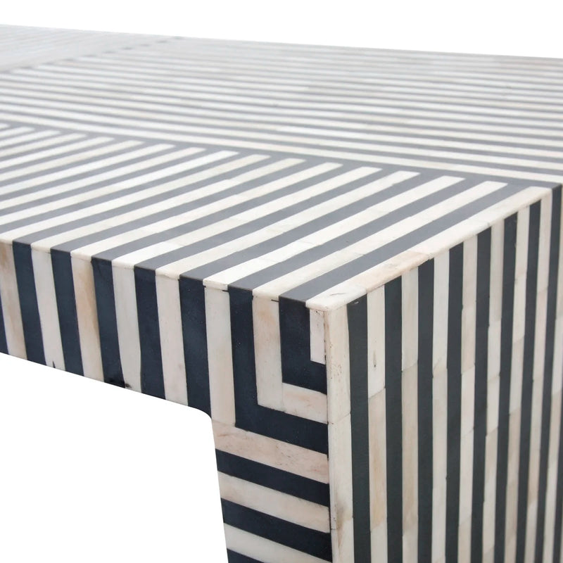 MESA DE CENTRO CON PATRON DE RAYAS BLANCO Y NEGRO