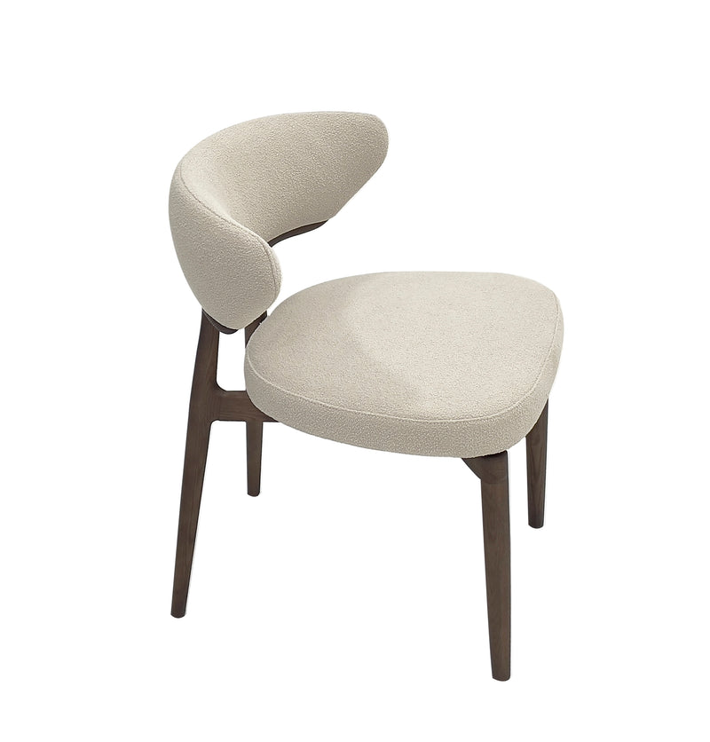 SILLA DE COMEDOR EN TELA BEIGE Y PATAS ACABADO DE MADERA