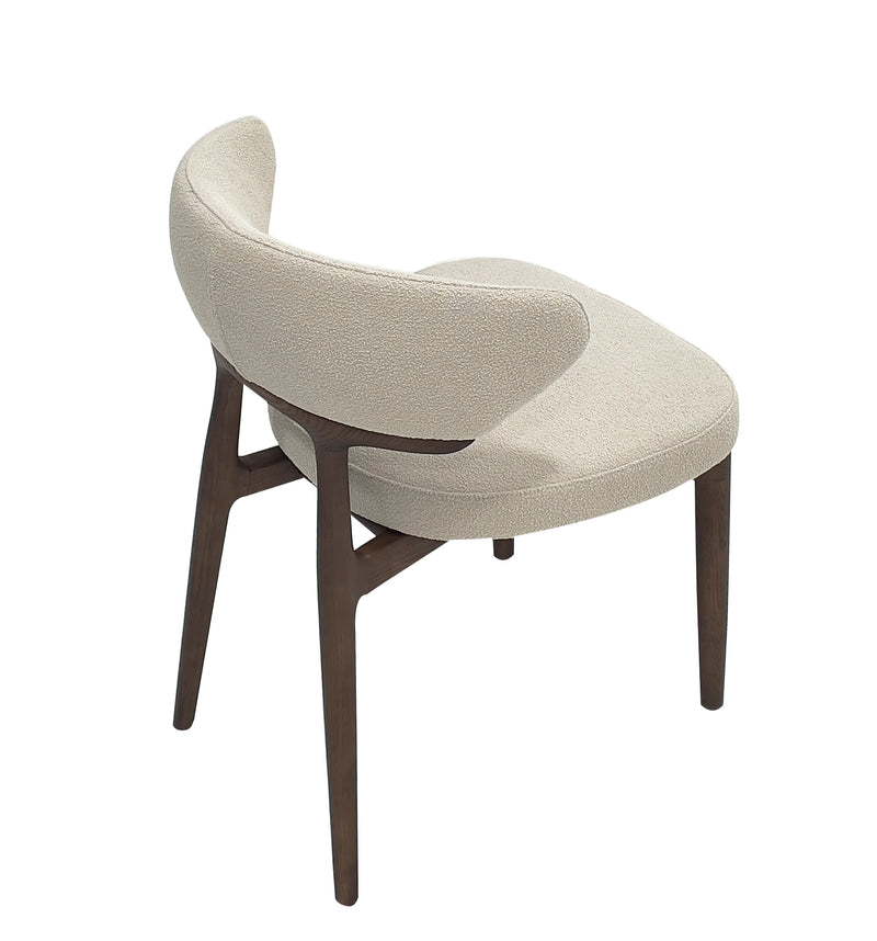 SILLA DE COMEDOR EN TELA BEIGE Y PATAS ACABADO DE MADERA