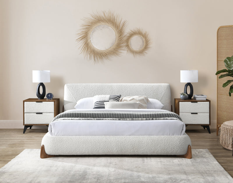 CAMA KING EN TELA BLANCA, PATAS MARRONES