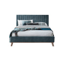 CAMA KING EN TELA VERDE Y PATAS MARRONES