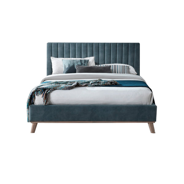 CAMA KING EN TELA VERDE Y PATAS MARRONES