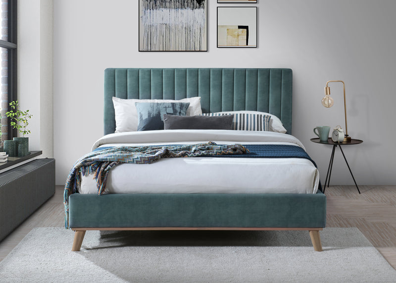 CAMA QUEEN EN TELA VERDE Y PATAS MARRONES