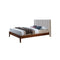 CAMA QUEEN EN TELA BEIGE Y ACABADO DE MADERA