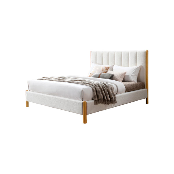 CAMA QUEEN EN TELA BLANCA Y PATAS ACABADO DE MADERA