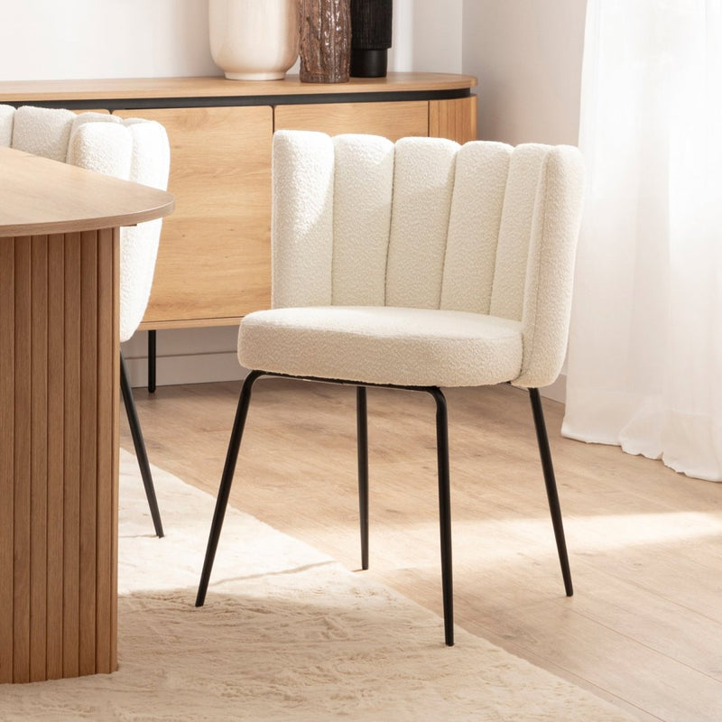 SILLA DE COMEDOR EN TELA BLANCA Y PATAS ACABADO DE MADERA