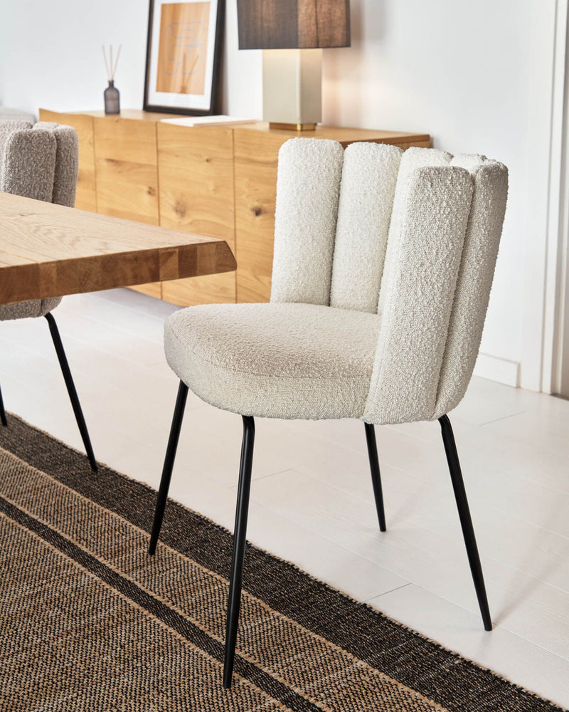 SILLA DE COMEDOR EN TELA BLANCA Y PATAS ACABADO DE MADERA