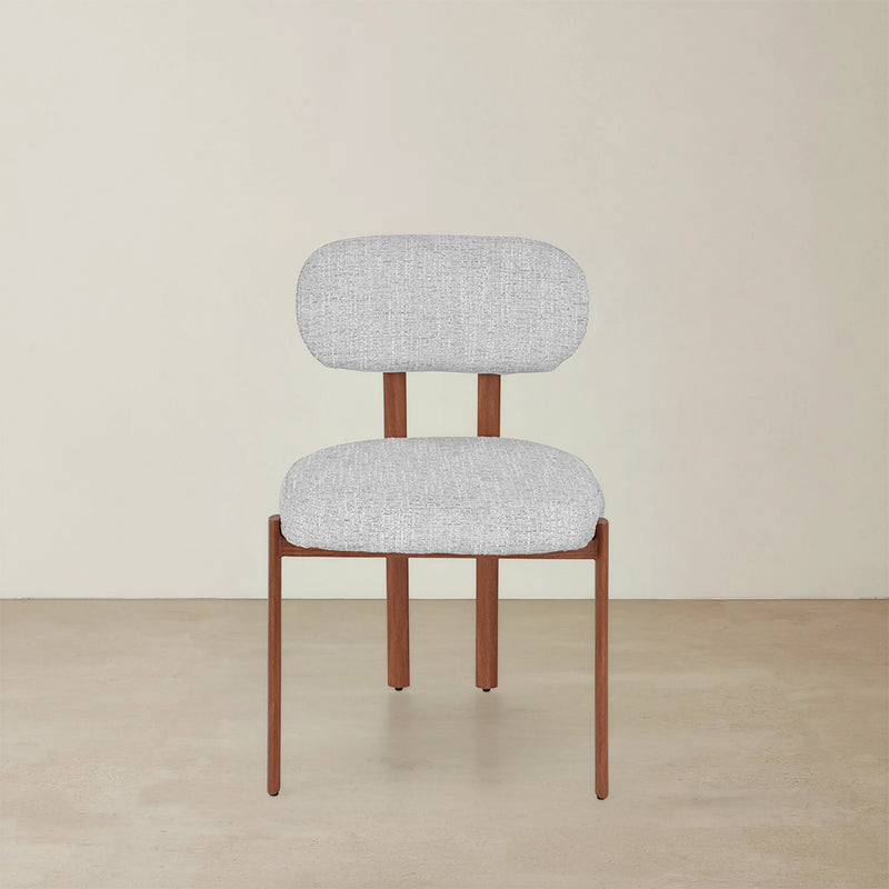 SILLA DE COMEDOR EN TELA GRIS Y PATAS ACABADO DE MADERA