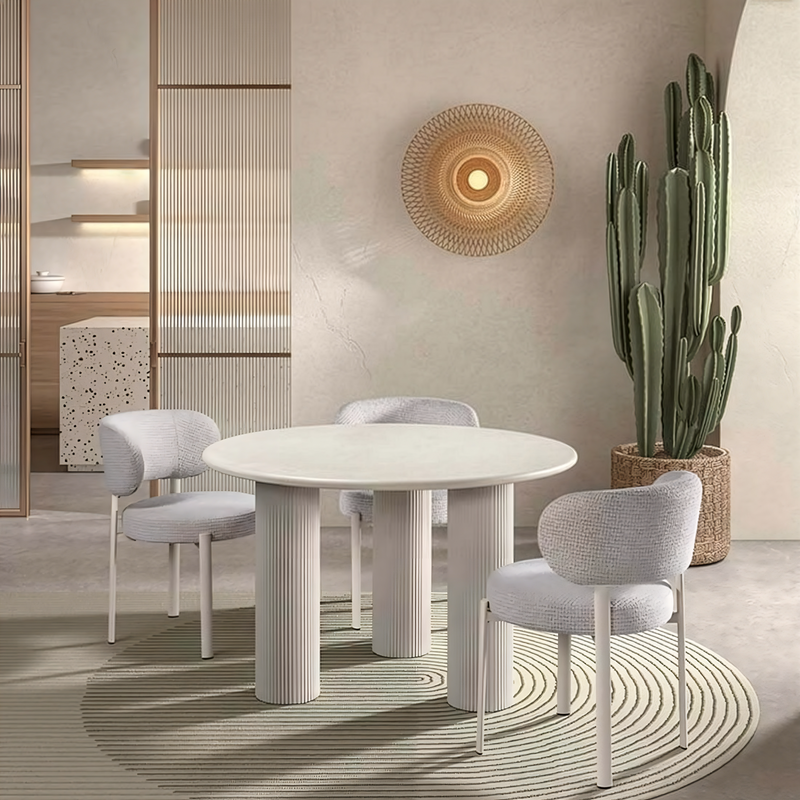 SILLA DE COMEDOR EN TELA BEIGE  Y PATAS BLANCAS