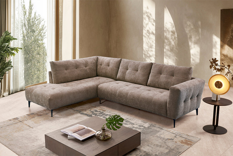 SOFA SECCIONAL EN TELA MARRON  Y PATAS NEGRAS