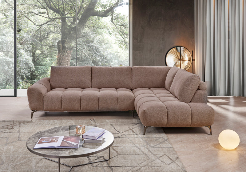 SOFA SECCIONAL ESTACIONARIO EN TELA TEXTURIZADA MARRON