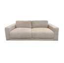 SOFA ESTACIONARIO DE TRES ASIENTOS EN TELA BEIGE