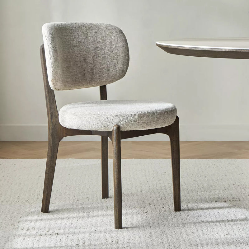 SILLA DE COMEDOR EN TELA BEIGE Y PATAS ACABADO DE MADERA