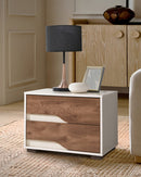 MESA DE NOCHE BLANCA Y ACABADO DE MADERA