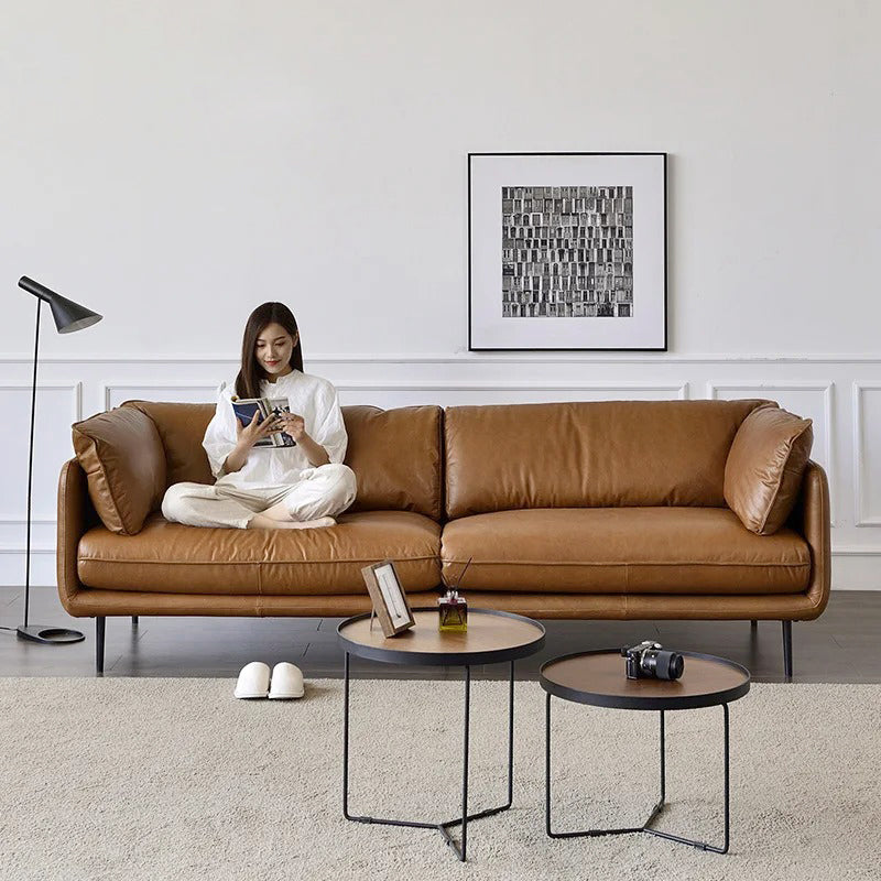 SOFA ESTACIONARIO DE CUATRO ASIENTOS CON FRENTE DE PIEL CAMEL