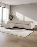 SOFA SECCIONAL ESTACIONARIO EN TELA BEIGE TAUPE Y PATAS NEGRAS