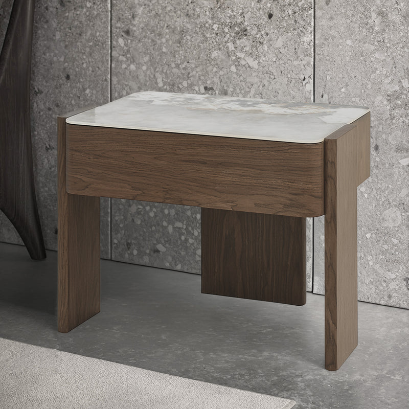 MESA DE NOCHE CON TOPE ESTILO MARMOL EN ACABADO MADERA