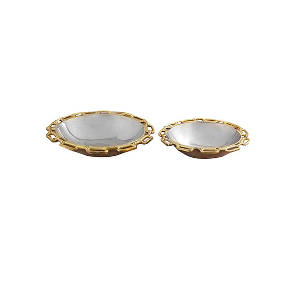 ***SET DE 2 BANDEJAS REDONDAS CON BORDE DE CADENA EN NIQUEL DORADO Y ALUMINIO