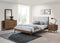 CAMA QUEEN EN TELA BLANCA Y ACABADO DE MADERA