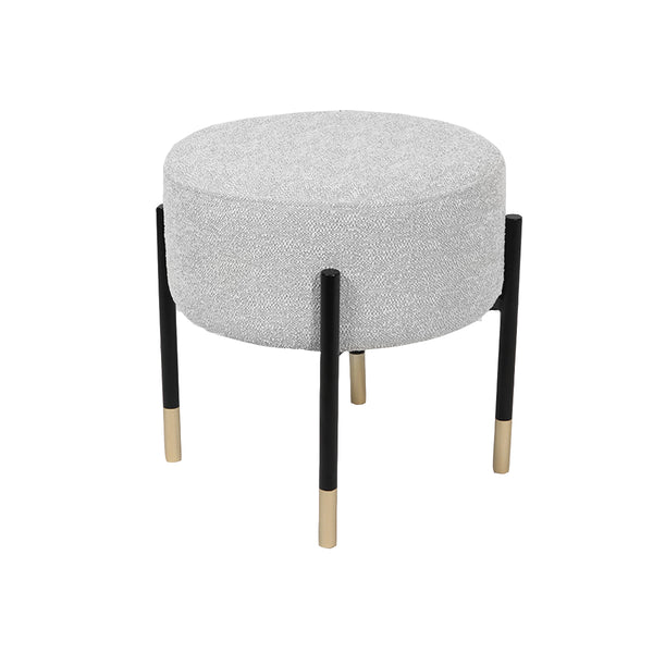 OTOMAN EN TELA BEIGE CON PATAS NEGRAS Y CASQUILLOS DORADOS